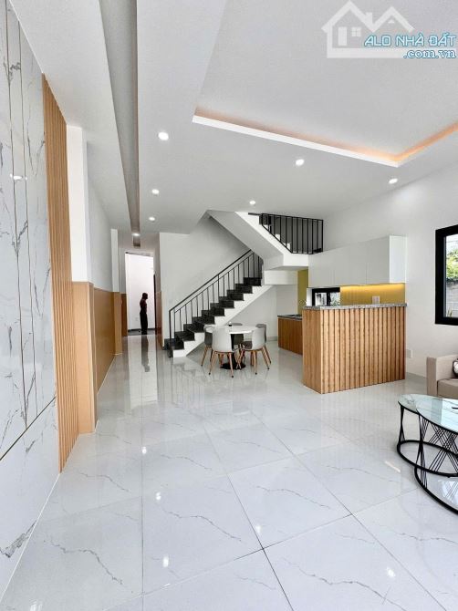 Gia Đình Chuyển Nhà Bán Ngay Căn Nhà Lầu Siêu Đẹp 5mx27m