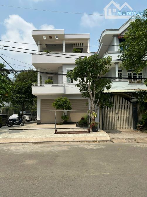BÁN NHÀ BIỆT THỰ KHU BÊN SÔNG PHẠM VĂN ĐỒNG CĂN GÓC