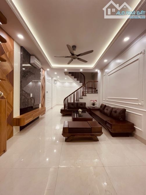 Bán nhà kim đồng , ngõ ba ngác tránh , ô tô cách 20m , dt 48m x 5t x 8,8 tỷ
