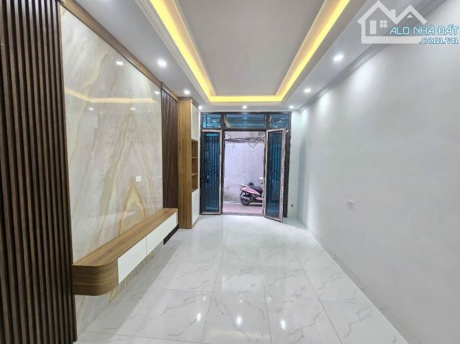 NHÀ MỚI XÂY MẬU LƯƠNG, NGÕ RỘNG, GẦN PHỐ 32M2, 5 TẦNG, MT 3.2M CHỈ HƠN 5 TỶ