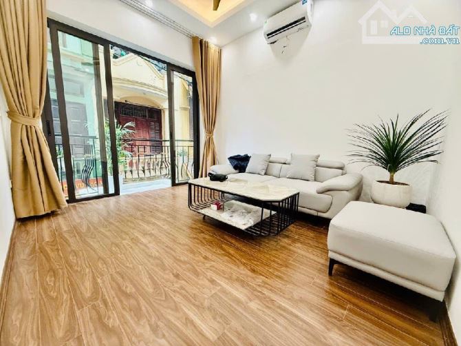 Bán nhà đẹp 5 tầng, ô tô đỗ cửa phố Khương Trung, Thanh Xuân