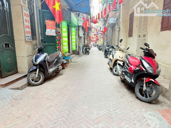 Thuỵ khuê, lô góc, ngõ to, gần phố, gần Hồ Tây, ngõ nông thẳng, dt 39m