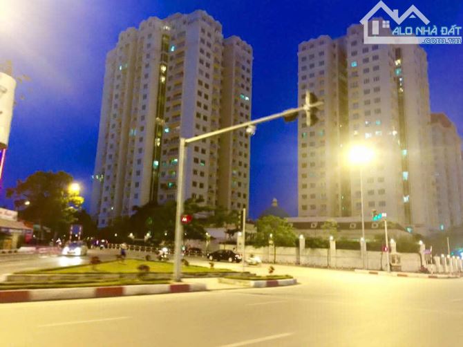 Bán đất phố Nguyễn Hoang Tôn, Tây Hồ. ô tô tránh, 129 m2 chỉ 25 tỷ