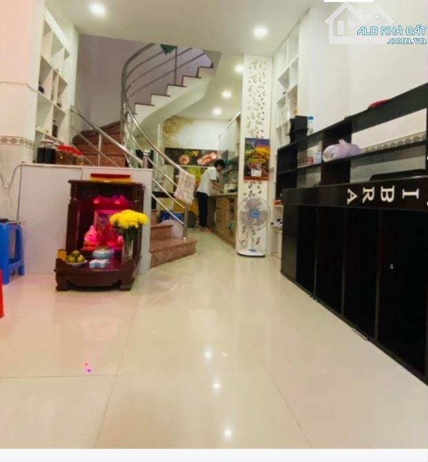 🔥 QUẬN 3 -CHỦ GẤP BÁN 👉 GIẢM 300 TRIỆU 👉 GIÁ MỚI 5.5 TỶ 🏡 QUẬN 3 - GIÁP QUẬN 1 - 4 TẦN