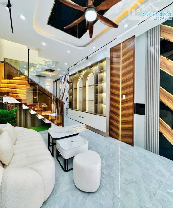 Bán gấp nhà 2MT HXH  Cách Mạng Tháng Tám Quận 10- 56m2 - giá 9.3 tỷ.