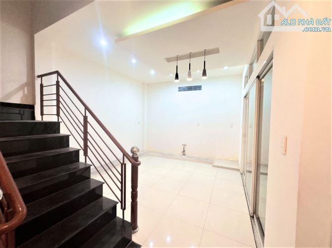 Bán nhà  hẻm ô tô Cao Thắng 70m2 , 5m x 14m , 4 tầng , 9.7 tỷ. - 1
