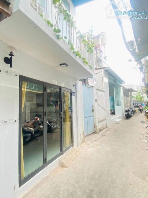 NHÀ TRỆT + LẦU - TRỤC CHÍNH LỘ TRƯỚC NHÀ GẦN 4 MÉT - CÁCH LỘ MẶT TIỀN 30/4 VÀI BƯỚC CHÂN - - 1