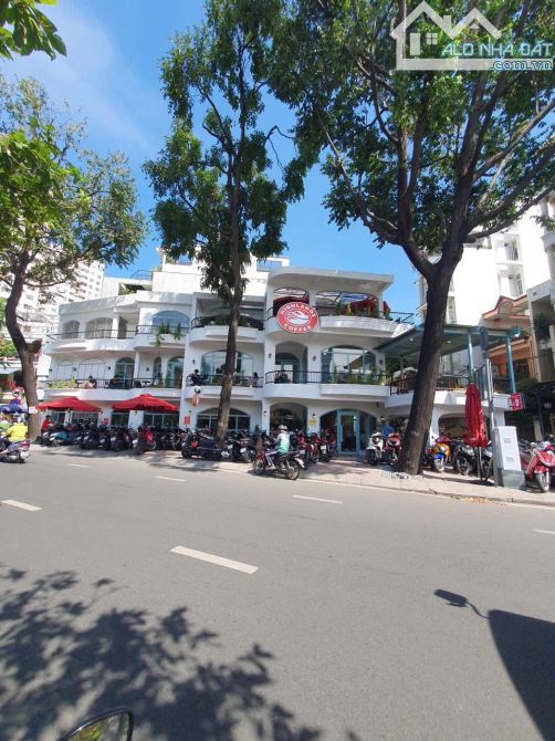 Góc 2 Mặt Tiền Trẫn Não, 150m2 Đất - đang cho Highland thuê 1.2 tỷ/năm - bán chỉ 4x tỷ - 1