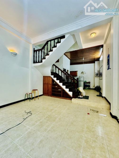 Phân lô Hoàng Cầu, ô tô tránh, sát Quận ủy, khu vip, 42m 5 tầng 4.4m mặt, Giá 16.3 tỷ. - 1