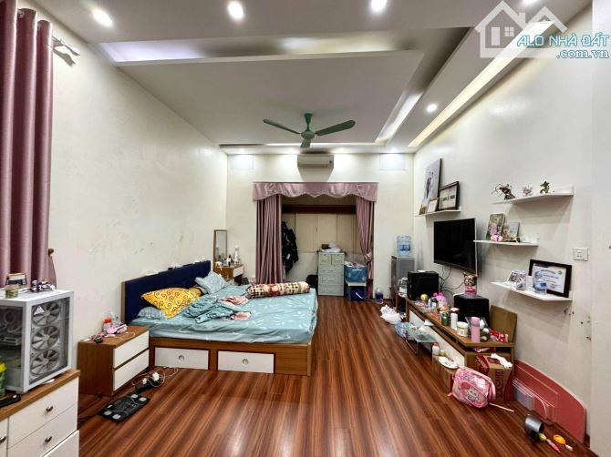 nhà dòng tiền thu gần 1 tỉ.năm kim giang, quận thanh xuân, ôtô vào nhà 145Mx6TxMT6,3m 20ti - 1