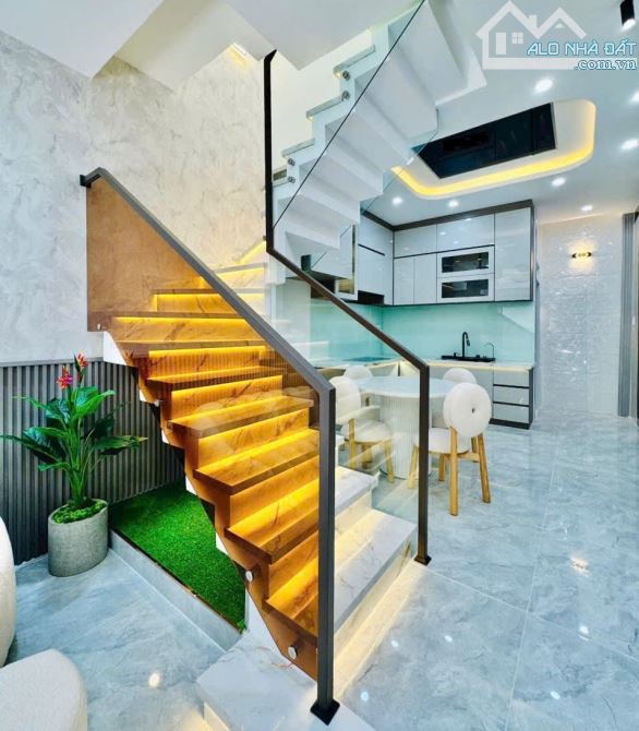 Bán gấp nhà 2MT HXH  Cách Mạng Tháng Tám Quận 10- 56m2 - giá 9.3 tỷ. - 1