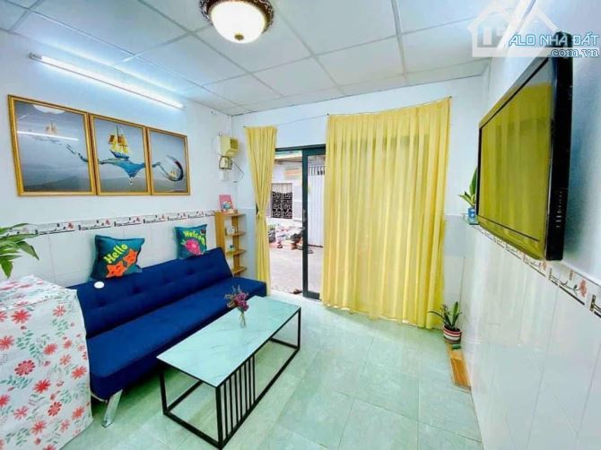 NHÀ TRỆT + LẦU - TRỤC CHÍNH LỘ TRƯỚC NHÀ GẦN 4 MÉT - CÁCH LỘ MẶT TIỀN 30/4 VÀI BƯỚC CHÂN - - 2