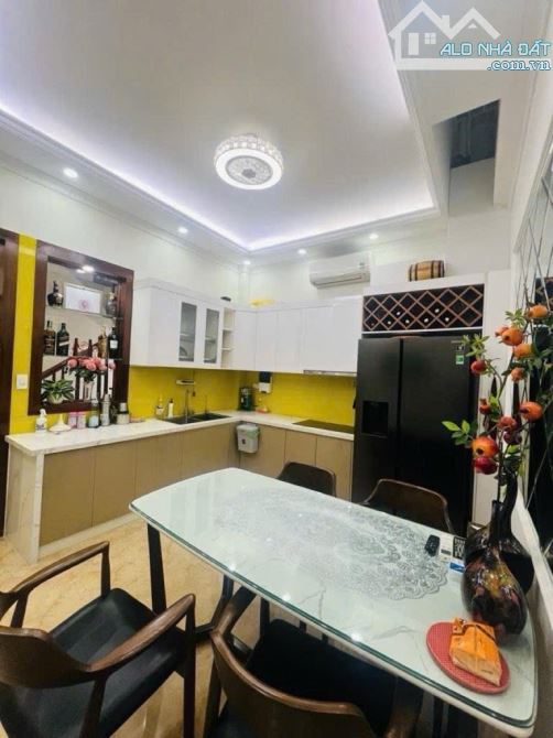 🏡Siêu phẩm Trần Quốc Hoàn - Cầu Giấy 45m2 6 tầng mt 4.5 mét nhỉnh 16 Tỷ - 👉 NHÀ MẶT NGÕ - 2