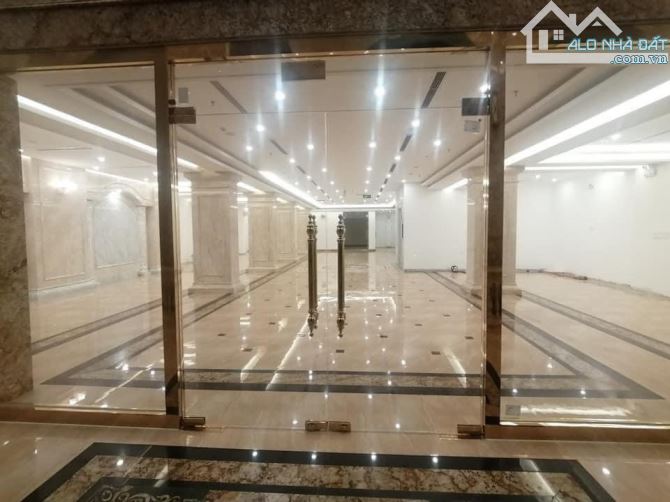 Cần Bán GẤP Tòa Khách Sạn VIP 10 Tầng+ 1 Hầm Phố Trần Duy Hưng, DT 540m2, MT 15M, Lô Góc - 2