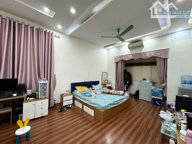 nhà dòng tiền thu gần 1 tỉ.năm kim giang, quận thanh xuân, ôtô vào nhà 145Mx6TxMT6,3m 20ti - 2