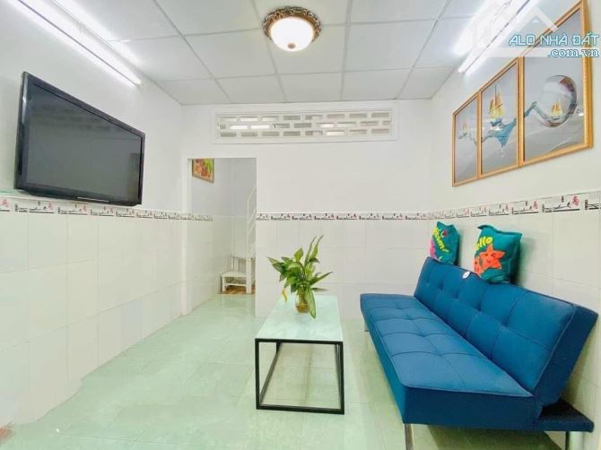 NHÀ TRỆT + LẦU - TRỤC CHÍNH LỘ TRƯỚC NHÀ GẦN 4 MÉT - CÁCH LỘ MẶT TIỀN 30/4 VÀI BƯỚC CHÂN - - 3