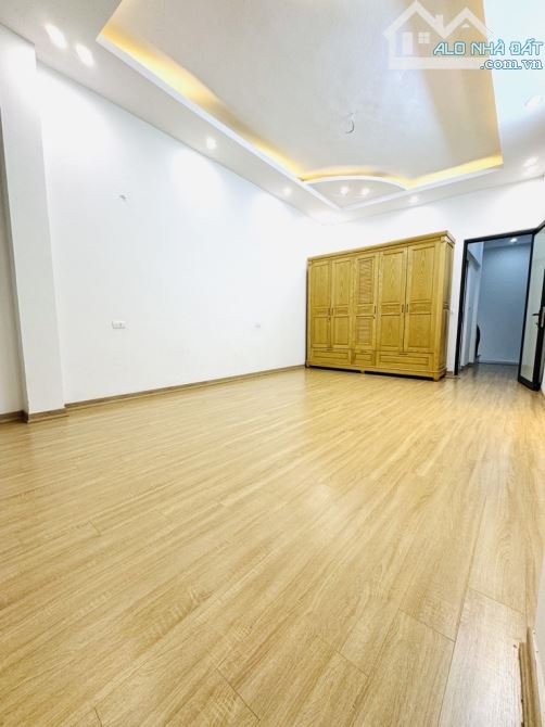 HOA HẬU TRUNG TÂM BỒ ĐỀ, 42M,5T, NHỈNH 10TỶ-GARA Ô TÔ-MẶT NGÕ THÔNG KINH DOANH, CÁCH PHỐ 5 - 3
