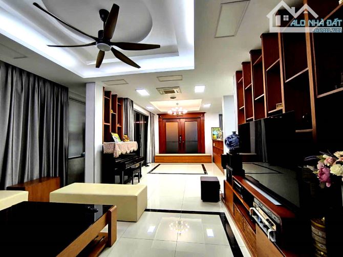 Siêu Biệt Thự Linh Đàm, Đại Kim, Hoàng Mai - DT 230m - Giá 72 tỷ - 5Tầng Thang Máy- Lô Góc - 4