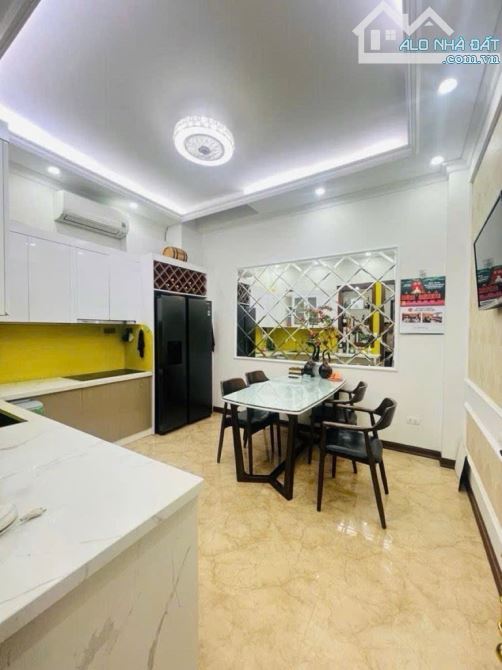 🏡Siêu phẩm Trần Quốc Hoàn - Cầu Giấy 45m2 6 tầng mt 4.5 mét nhỉnh 16 Tỷ - 👉 NHÀ MẶT NGÕ - 4