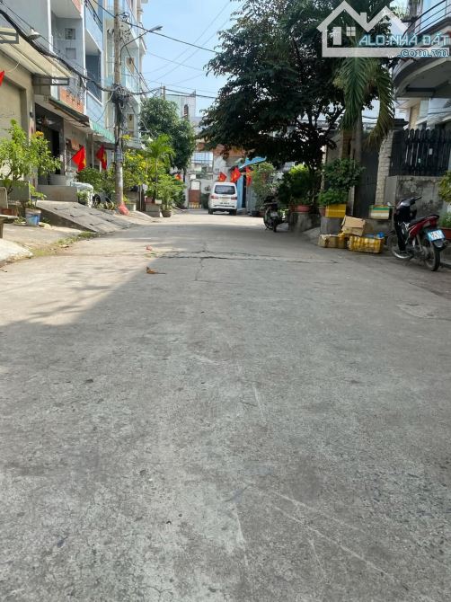 NHÀ BÌNH TÂN NGAY 4 XÃ,LÊ VĂN QUỚI,56M2(4×14),XE HƠI NGỦ NHÀ,GIÁP TÂN PHÚ,4PN - 3