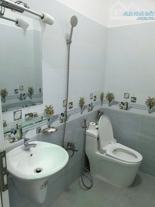 Cho thuê nhà 4 tầng 5pn 4wc có sân thượng Nguyễn Thị Tú Bhhb giá 14tr/tháng - 5