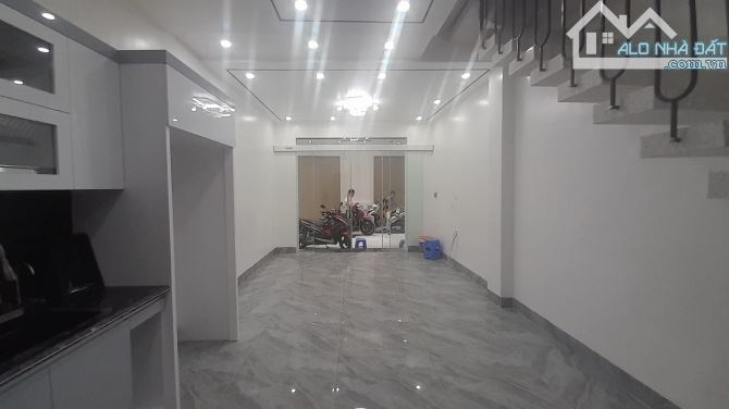 Bán nhà 4 tầng Vũ Trọng Khánh, Văn Cao, Ngô Quyền.40m2.Đường4m.Ô tô trong nhà.Giá chỉ3,3tỷ