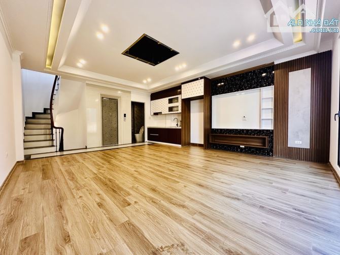 HOA HẬU MÙA XUÂN - GIỮA LÒNG QUẬN THANH XUÂN 70m² - 7 TẦNG - MẶT TIỀN 4.2M - THANG MÁY H