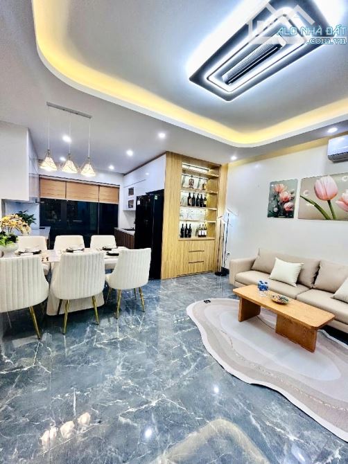 Bán Nhà Đẹp Việt Hưng 50m2- Hơn 9 tỷ-SIÊU PHẨM 6 TẦNG THANG MÁY-FULL NỘI THẤT-KINH DOANH