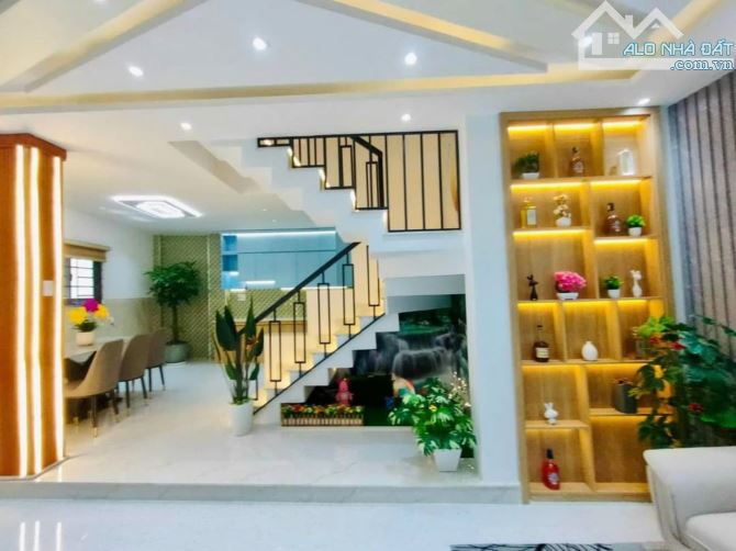 Bán nhà ngộp Lê Đại Hành, Quận 11, có 3 phòng ngủ, 50m² chỉ 2 Tỷ 550, Sổ hồng riêng