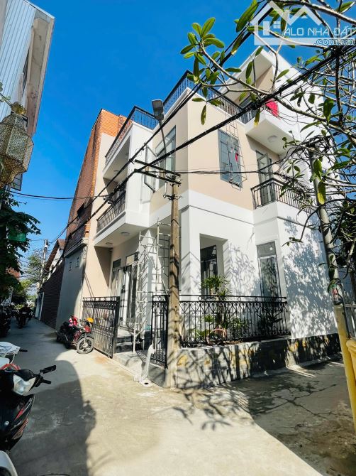 Nhà Villa Khu vực phố Tây giá chỉ với 5,X Tỷ