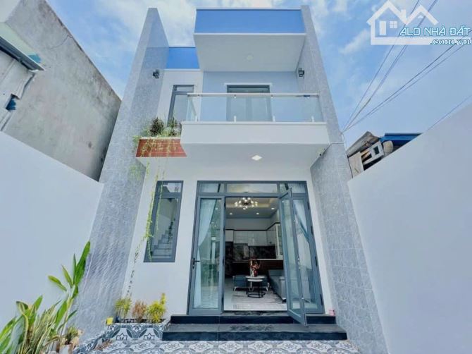 🏡 Nhà Lầu Đẹp - Ngay Kế Trường Lái Bửu Long Sổ Hồng Riêng Thổ Cư🏡