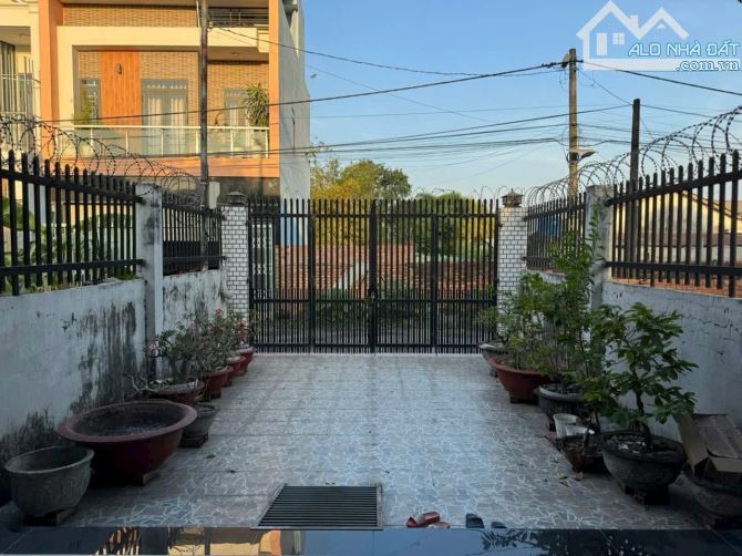 Bán căn nhà 200m2 tại Khu Phố 1 - Phường An Hoà gần Đường Ngô Quyền