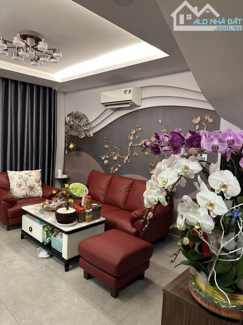 Bán Nhà Đường Nguyễn Minh Hoàng - K300. DT: 8x17m, hầm 3 tầng giá bán 27.5 tỷ - 1