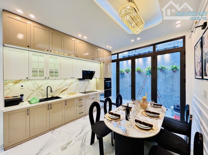 NHÀ 4 TẦNG ĐỘC LẬP NGAY GẦN CẦU NGUYỄN TRÃI - 1