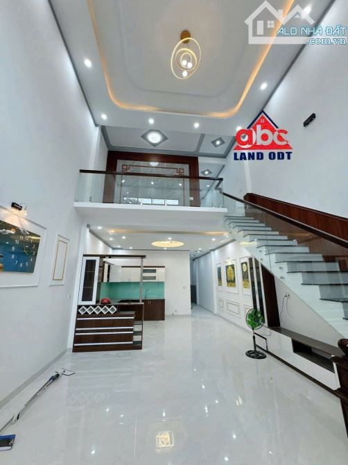 NP1113 nhà gác lửng hiện đại, gần nhiều trường học, chợ. dân cư đông đúc, thân thiện - 1