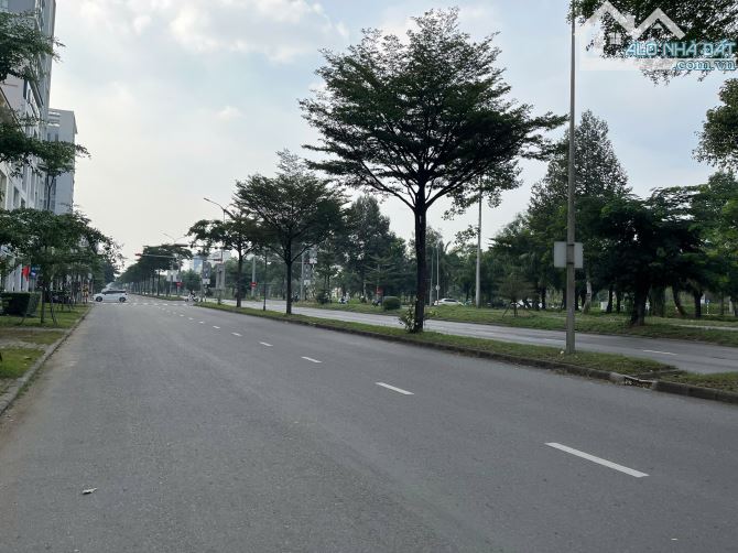 Bán Nhà KDC Phú Mỹ Hưng - Nguyễn Văn Linh quận 7, DT: 6x18m, 5 Tầng Giá 28 tỷ - 1