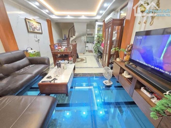 NHÀ 42 SÀI ĐỒNG, 40M2, 6 TẦNG, Ô CHỜ THANG MÁY, Ô TÔ TRÁNH TRƯỚC NHÀ, FULL NỘI THẤT CAO CẤ - 1