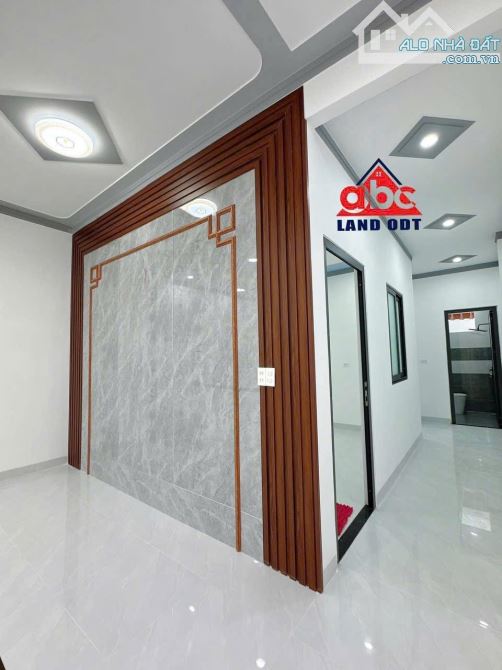 2.58 tỷ bán nhà có lầu  100m2 SHR Thổ cư (5*20 . ODT ) gần trường C1 Trảng Dài . - 1