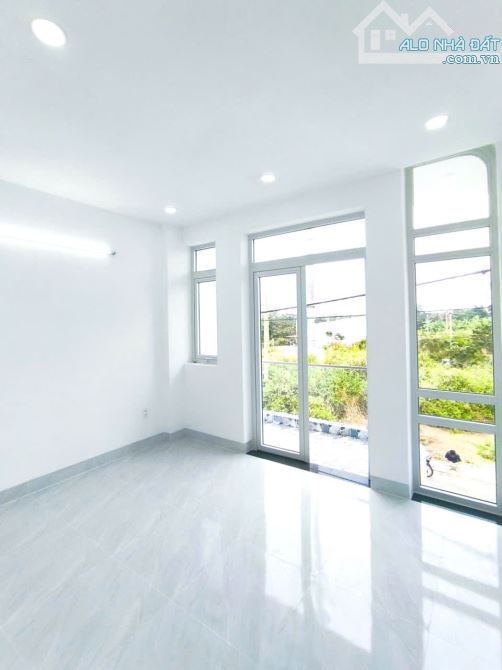 Nhà Xinh, Đón tết, Khu P lô, DTSD 102M2, Đường 10m, có vỉa hè, Long Bình, chỉ 3.2ty - 1