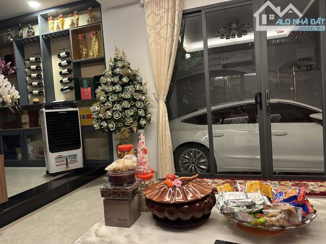 Bán Nhà Đường Nguyễn Minh Hoàng - K300. DT: 8x17m, hầm 3 tầng giá bán 27.5 tỷ - 2
