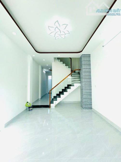 Bán nhà 3 Tầng - 60m2 - Hoàn Công Đủ - Đường 12m Long Thuận, Quận 9. Giá Nhỉnh 4 Tỷ - 2