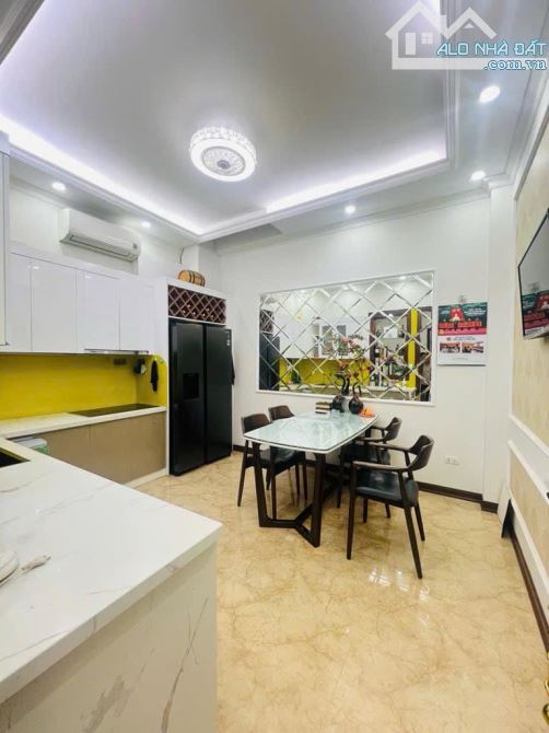 BÁN NHÀ TRẦN QUỐC HOÀN 45/50M2 - OTO TRÁNH - KINH DOANH - 2