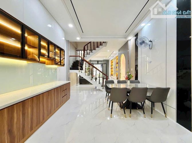 Nhà đẹp, thiết kế tông sáng ngay Hương Giang, Q10. Giá: 2 Tỷ 850 / 52m2. Vị trí đắc địa - 2