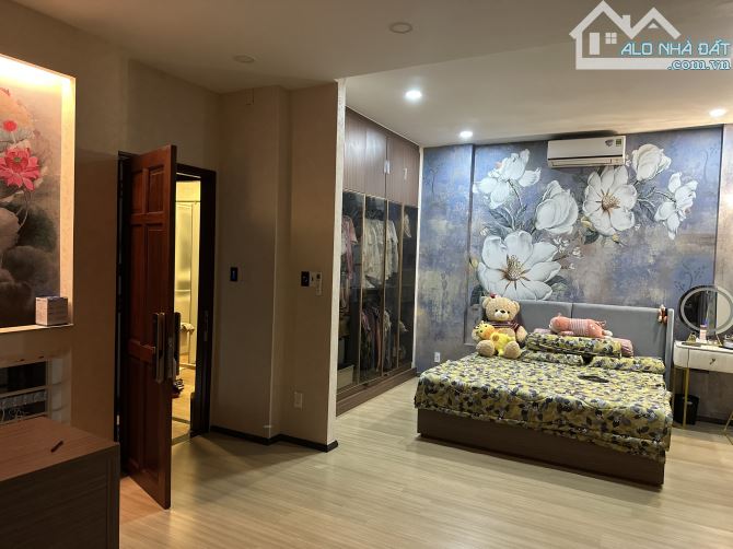 Bán Nhà Đường Nguyễn Minh Hoàng - K300. DT: 8x17m, hầm 3 tầng giá bán 27.5 tỷ - 3