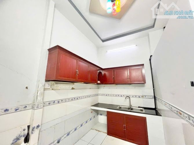 CẦN BÁN GẤP TRONG TUẦN: NHÀ LÊ ĐÌNH CẨN, 40M2, 3 TẦNG, CHỈ HƠN 3 ..T,Ỷ, HẺM XE HƠI, NGAY C - 3