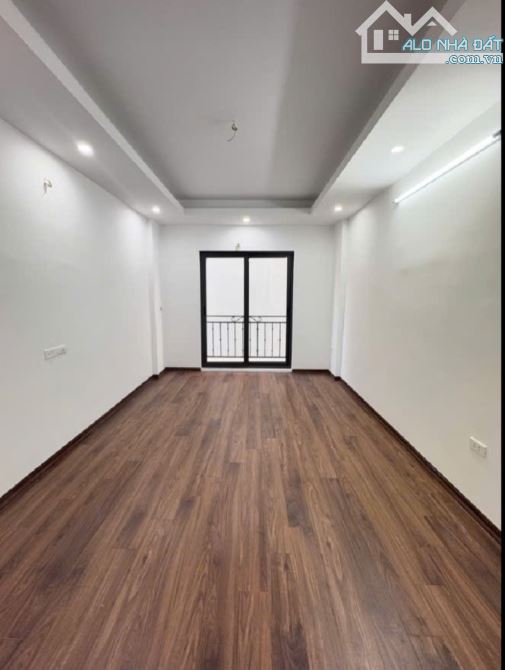 4.6 tỷ/30 m2/5 tầng mới / thạch bàn/ nguyễn văn linh - 6