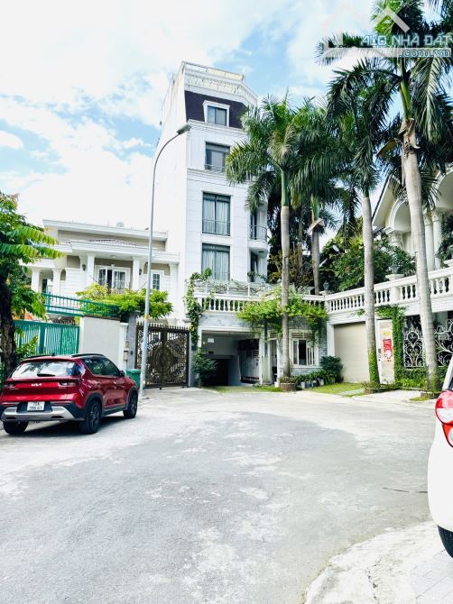 Bán Đất Biệt Thự Khu Ven Sông Sài Gòn,Đường Trần Não,Q2 DT:480m2(15mx20m)-Giá 165triệu/m2