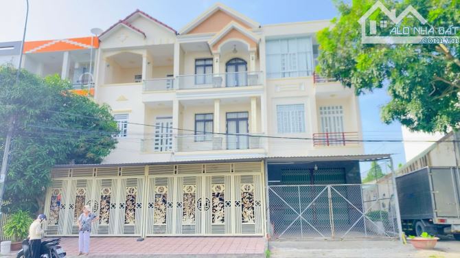 Cho thuê nhà 300 m2 khu 586 tiện văn phòng 9 triệu