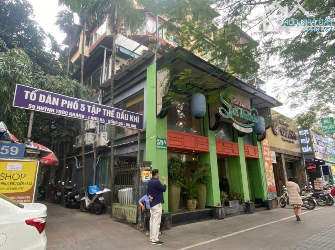 Cho thuê nhà mặt phố Huỳnh Thúc Kháng, Đống Đa DT 300m2, 3 tầng, MT 10m. Giá 200 triệu