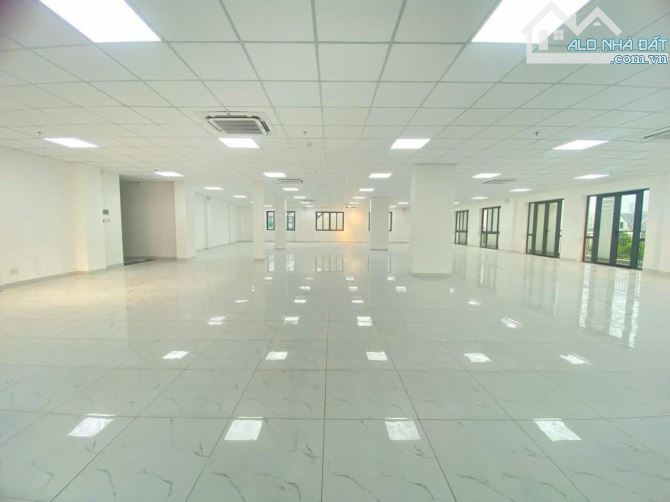 Văn phòng hạng B cho 60 - 100 nhân sự, ngay trung tâm thành phố Đà Nẵng, sàn mới, đẹp.